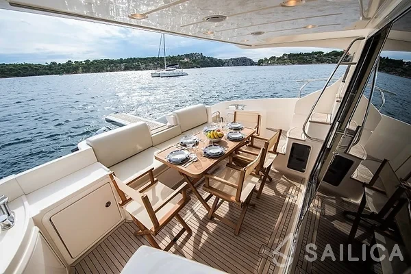 Azimut 47 - Yacht Charter Sailica