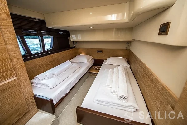 Azimut 47 - Yacht Charter Sailica