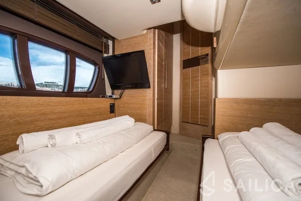 Azimut 47 - Yacht Charter Sailica