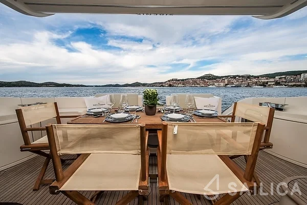 Azimut 47 - Yacht Charter Sailica
