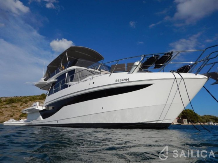 Galeon 460 Fly - Yacht Charter Sailica