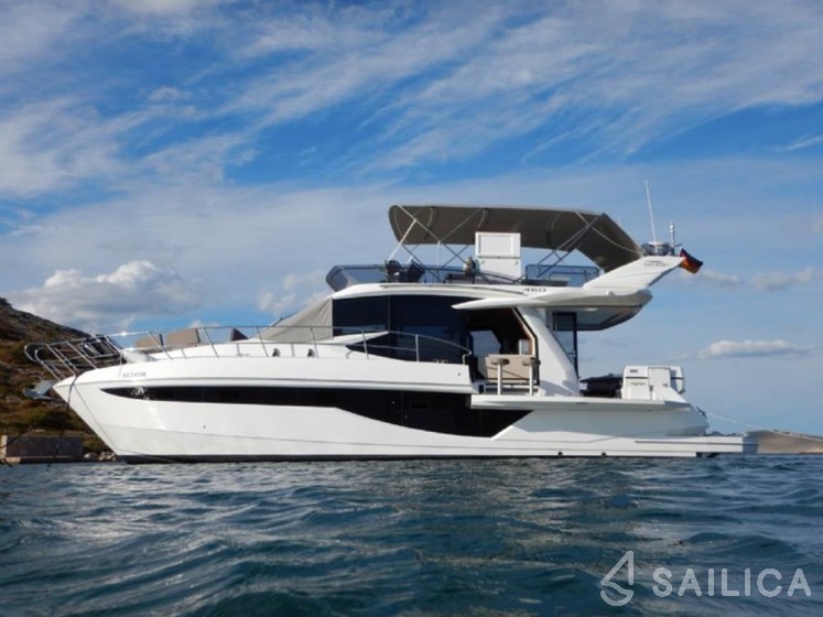 Galeon 460 Fly - Yacht Charter Sailica