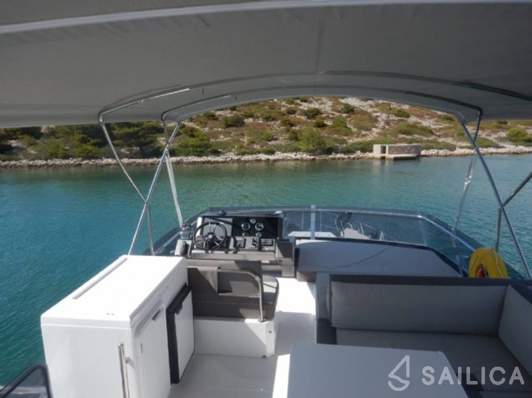 Galeon 460 Fly - Yacht Charter Sailica