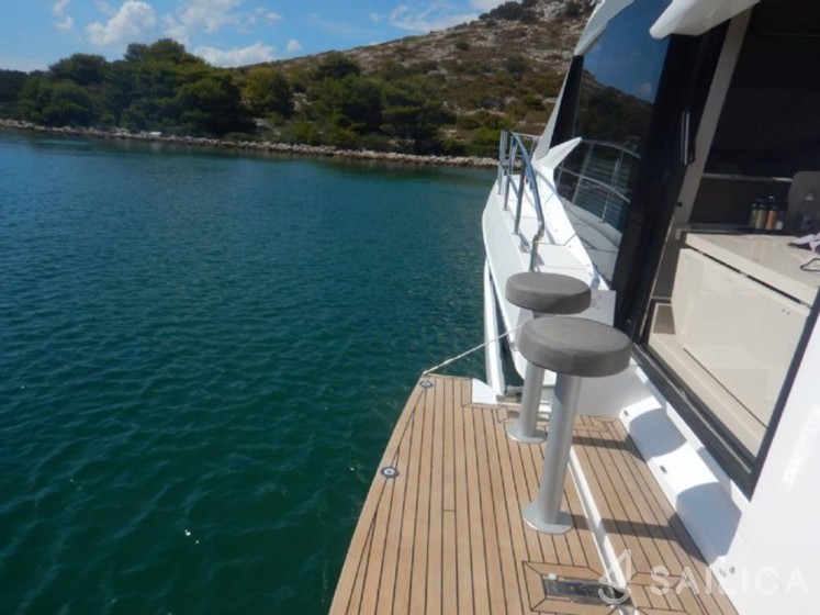 Galeon 460 Fly - Yacht Charter Sailica