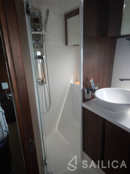 Galeon 460 Fly - Yacht Charter Sailica