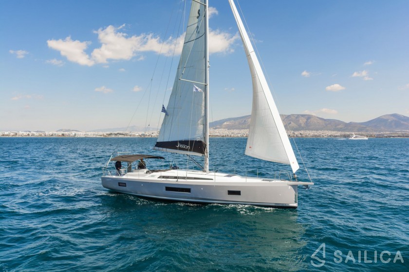 Oceanis 51.1 - Yacht Charter Sailica