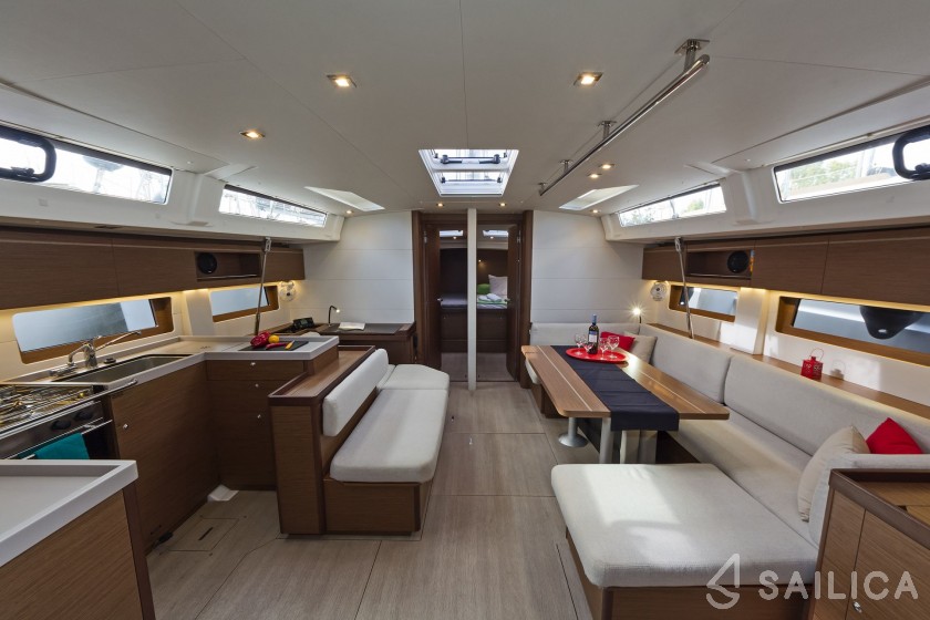 Oceanis 51.1 - Yacht Charter Sailica