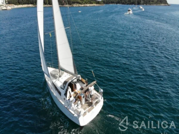 Oceanis 38 - Yacht Charter Sailica