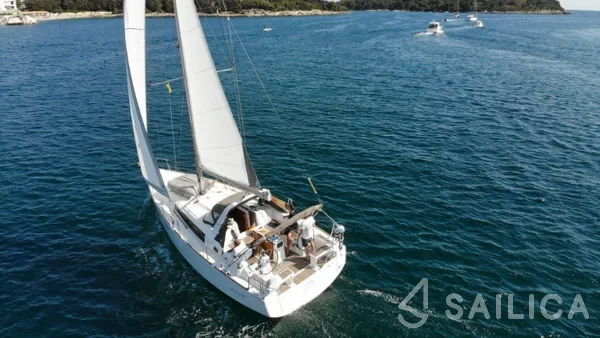 Oceanis 38 - Yacht Charter Sailica