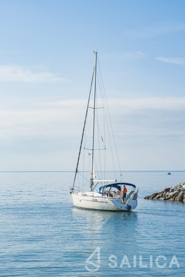 Bavaria 37 Cruiser - Yacht Charter Sailica