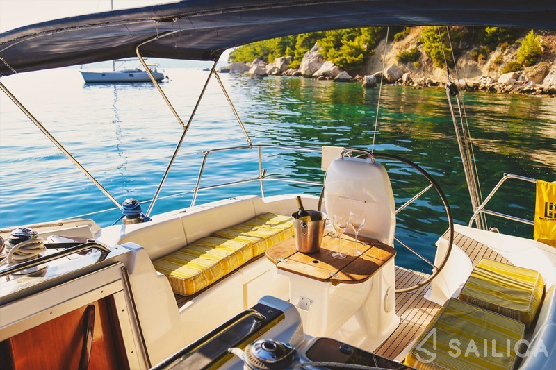 Bavaria 37 Cruiser - Yacht Charter Sailica