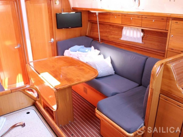 Bavaria 37 Cruiser - Yacht Charter Sailica
