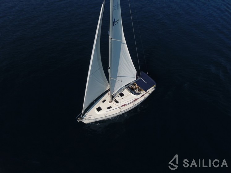 Bavaria 37 Cruiser - Yacht Charter Sailica