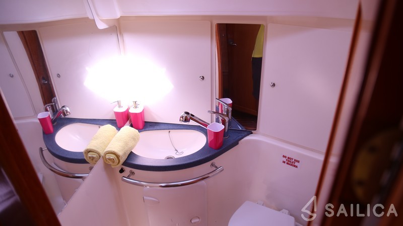 Bavaria 37 Cruiser - Yacht Charter Sailica