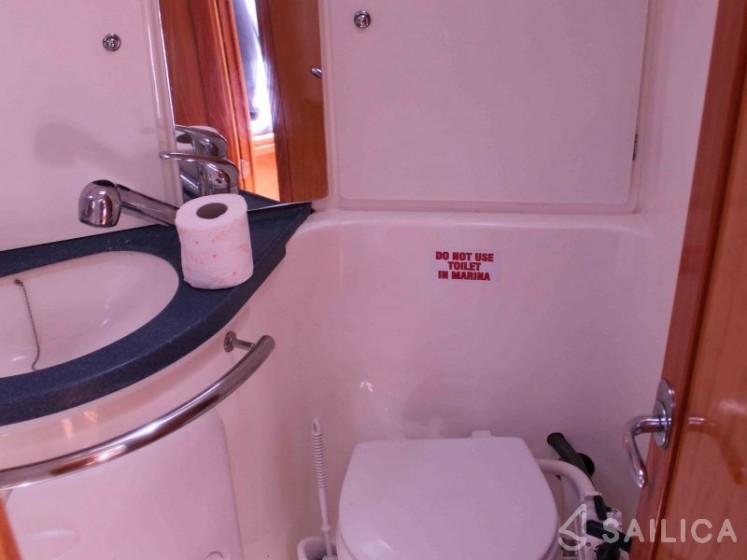 Bavaria 37 Cruiser - Yacht Charter Sailica