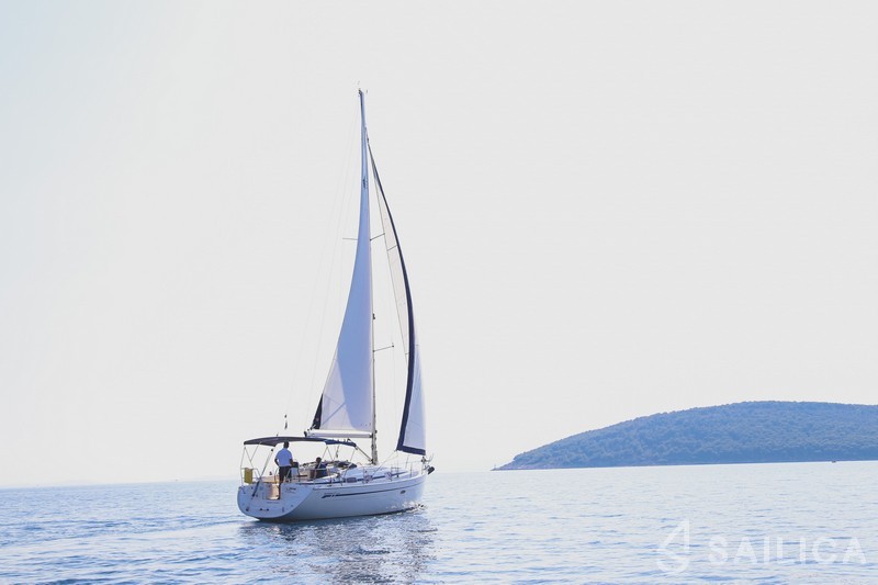 Bavaria 37 Cruiser - Yacht Charter Sailica