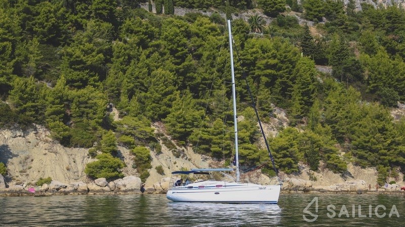 Bavaria 37 Cruiser - Yacht Charter Sailica