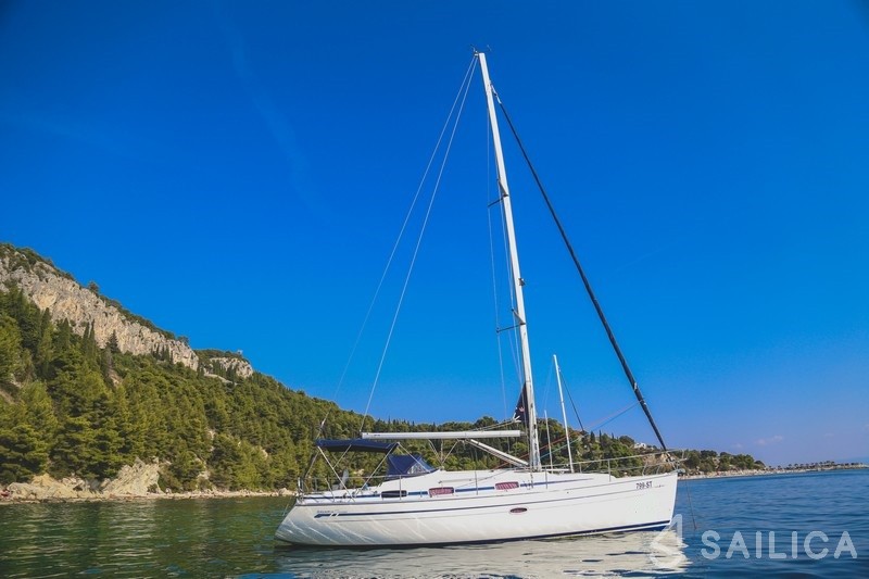 Bavaria 37 Cruiser - Yacht Charter Sailica