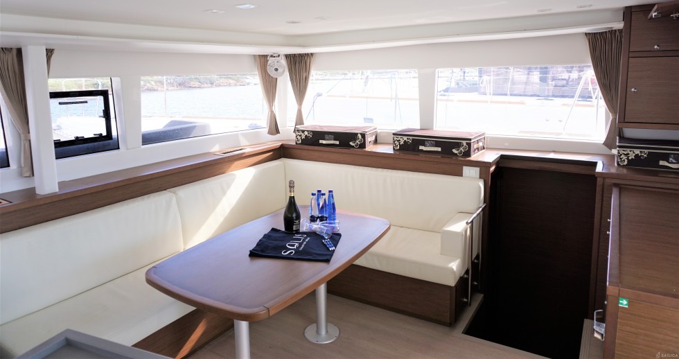 Lagoon 450 S - 4 + 2 cab. - Yacht Charter Sailica