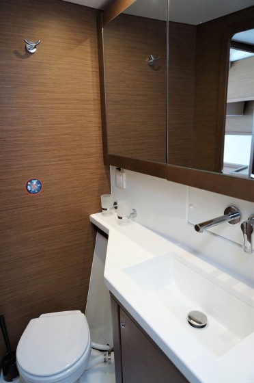 Lagoon 450 S - 4 + 2 cab. - Yacht Charter Sailica