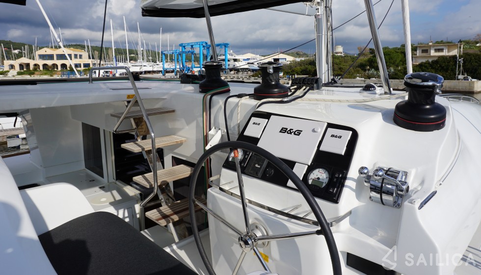 Lagoon 450 S - 4 + 2 cab. - Yacht Charter Sailica