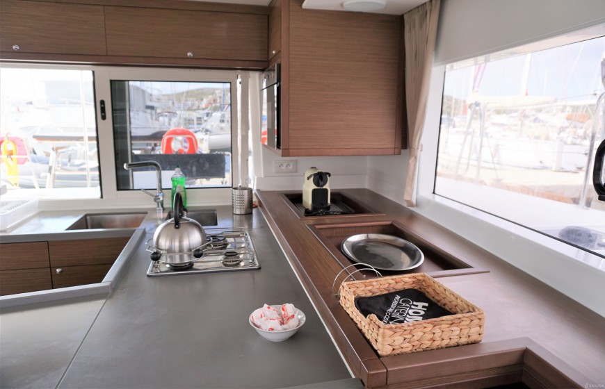 Lagoon 450 S - 4 + 2 cab. - Yacht Charter Sailica