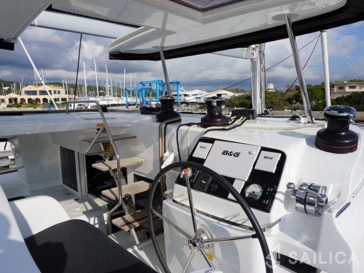 Lagoon 450 S - 4 + 2 cab. - Yacht Charter Sailica