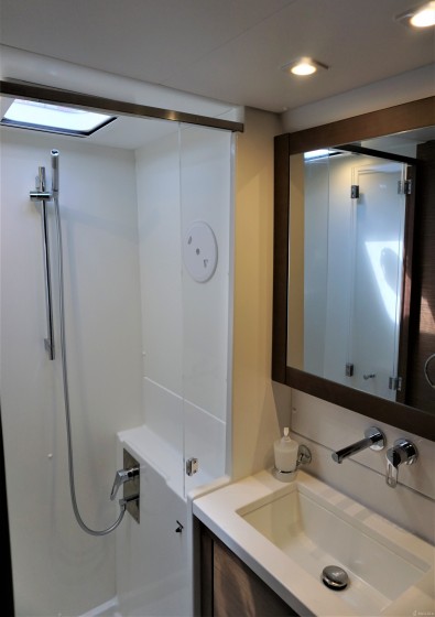 Lagoon 450 S - 4 + 2 cab. - Yacht Charter Sailica
