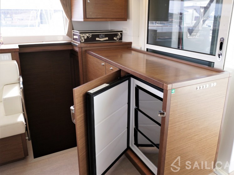Lagoon 450 S - 4 + 2 cab. - Yacht Charter Sailica
