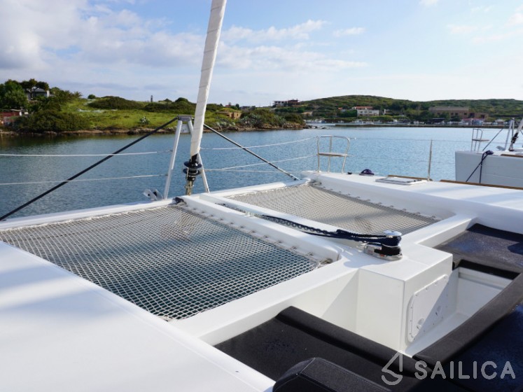 Lagoon 450 S - 4 + 2 cab. - Yacht Charter Sailica
