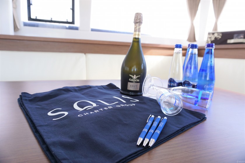 Lagoon 450 S - 4 + 2 cab. - Yacht Charter Sailica