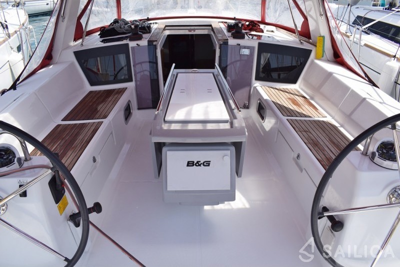 Oceanis 41 - Yacht Charter Sailica