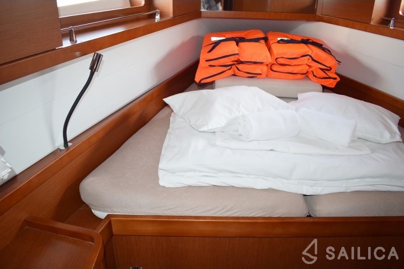 Oceanis 41 - Yacht Charter Sailica