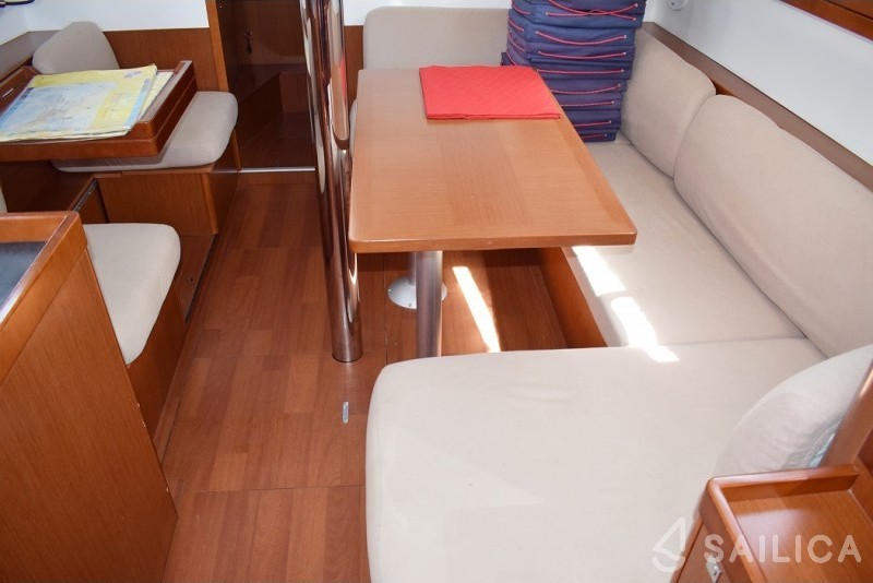 Oceanis 41 - Yacht Charter Sailica