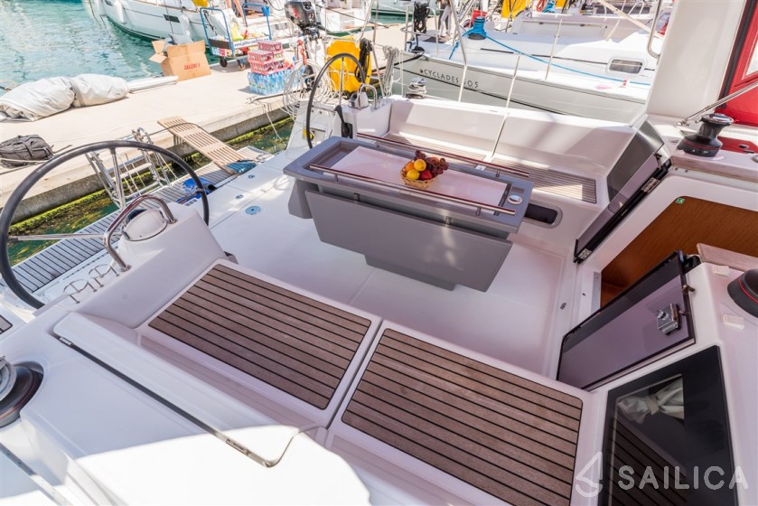 Oceanis 41 - Yacht Charter Sailica