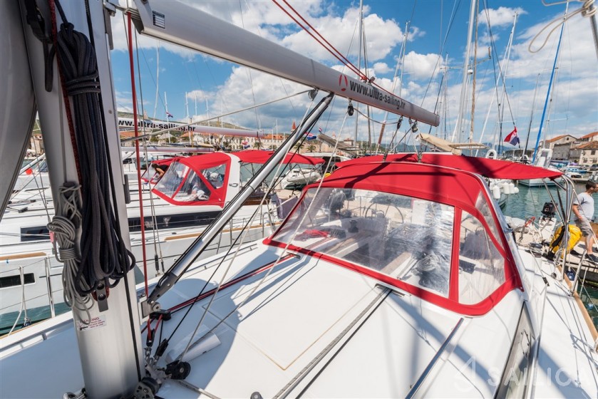 Oceanis 41 - Yacht Charter Sailica