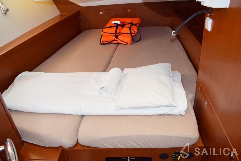 Oceanis 41 - Yacht Charter Sailica