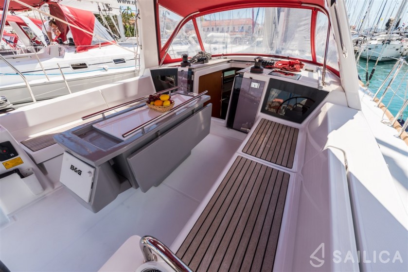 Oceanis 41 - Yacht Charter Sailica