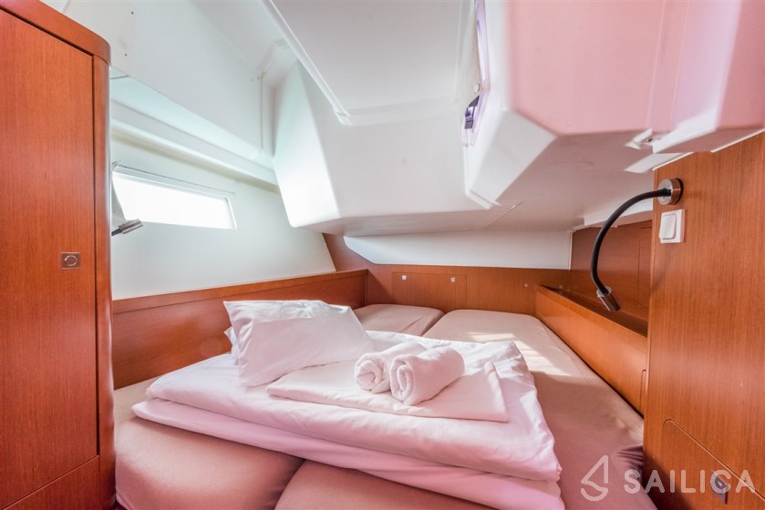 Oceanis 41 - Yacht Charter Sailica