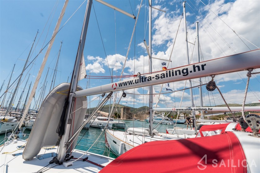 Oceanis 41 - Yacht Charter Sailica