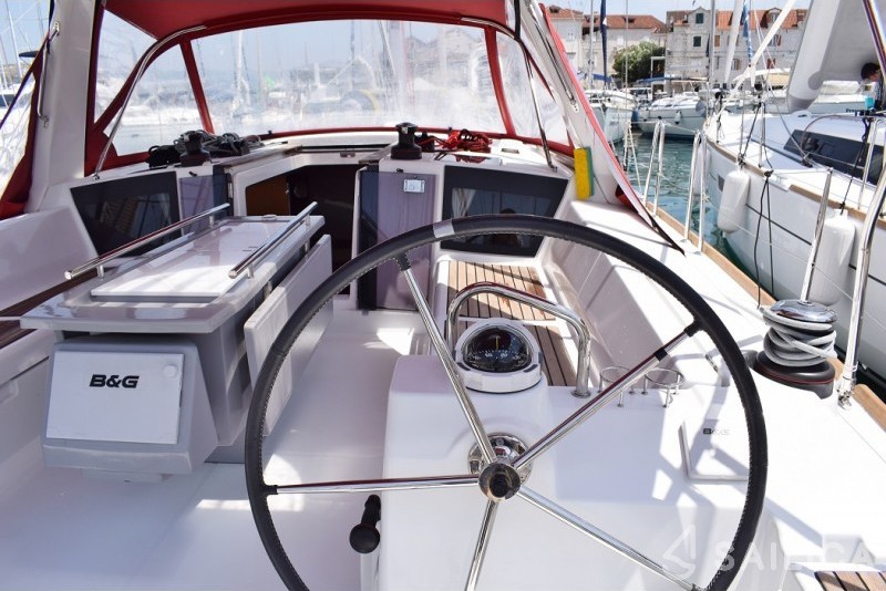 Oceanis 41 - Yacht Charter Sailica