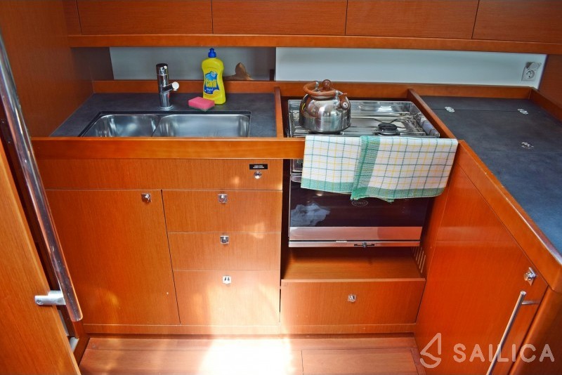 Oceanis 41 - Yacht Charter Sailica