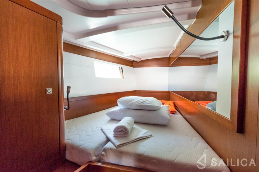 Oceanis 48 - Yacht Charter Sailica