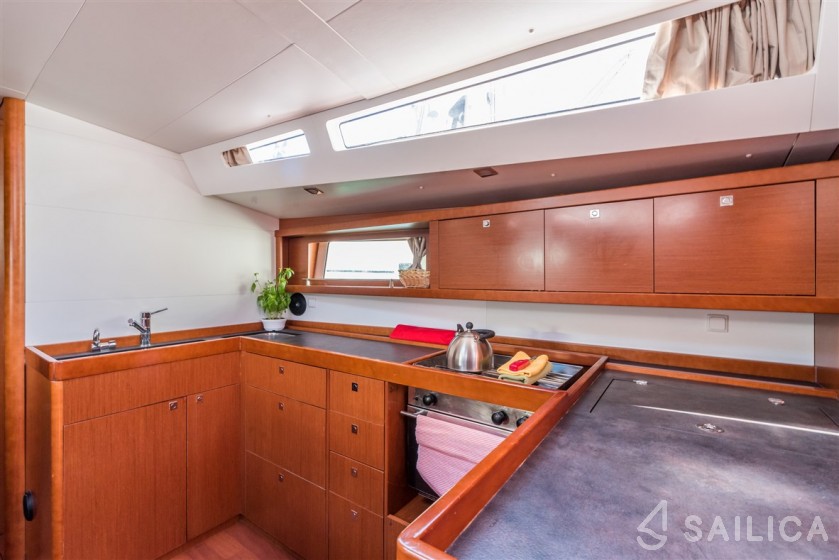 Oceanis 48 - Yacht Charter Sailica