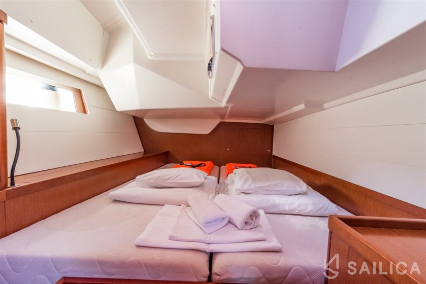 Oceanis 48 - Yacht Charter Sailica