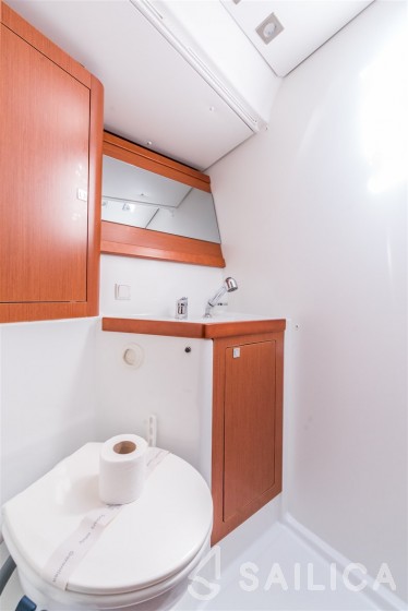 Oceanis 48 - Yacht Charter Sailica