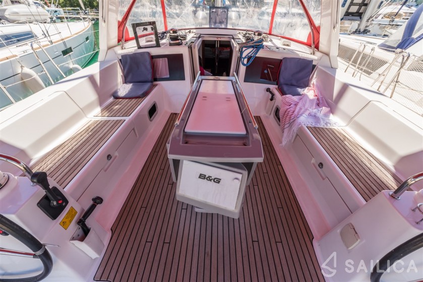 Oceanis 48 - Yacht Charter Sailica