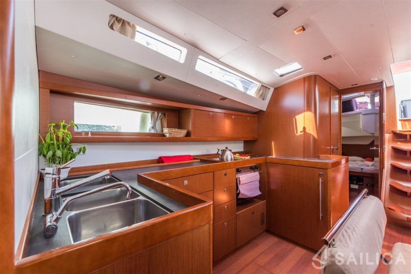 Oceanis 48 - Yacht Charter Sailica