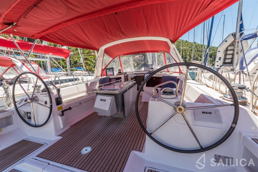 Oceanis 48 - Yacht Charter Sailica