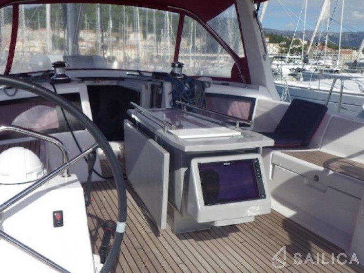 Oceanis 48 - Yacht Charter Sailica